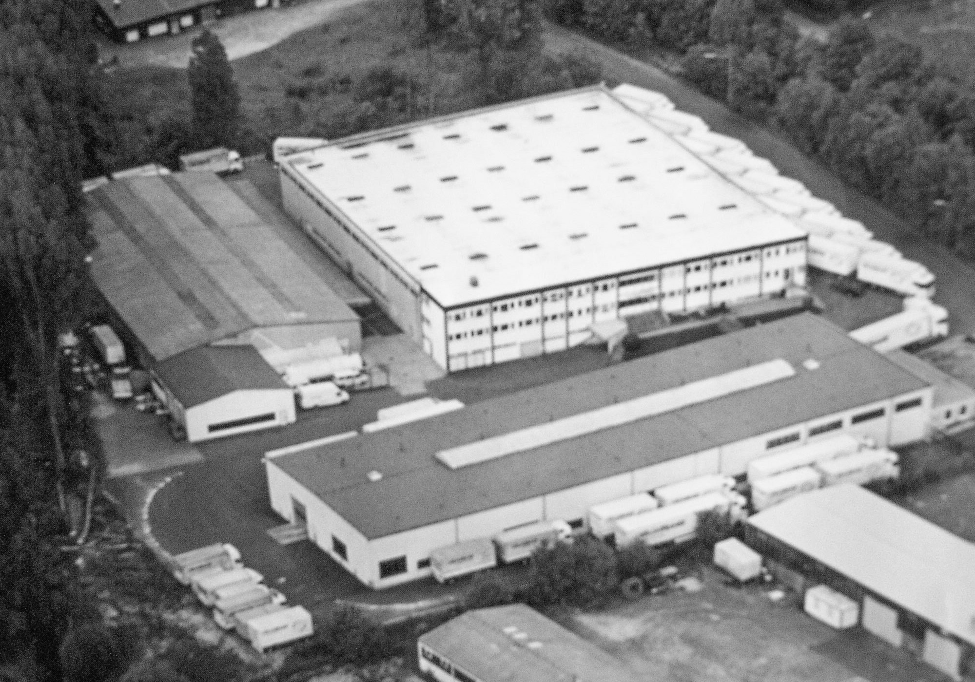 Luftaufnahme des Firmengeländes der Spedition Hillebrand