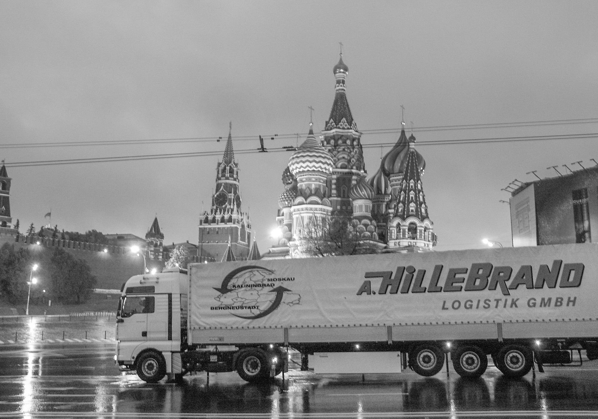 Historische Aufnahme eines Lkw der Spedition Hillebrand im Ausland